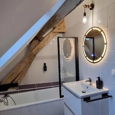 2 Pièces, 1 Appartement